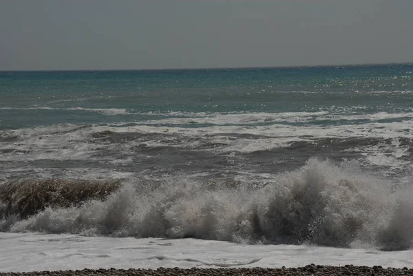 Costa Blanca Kıyılarında Dalgalar Sörfler Spanya — Stok fotoğraf