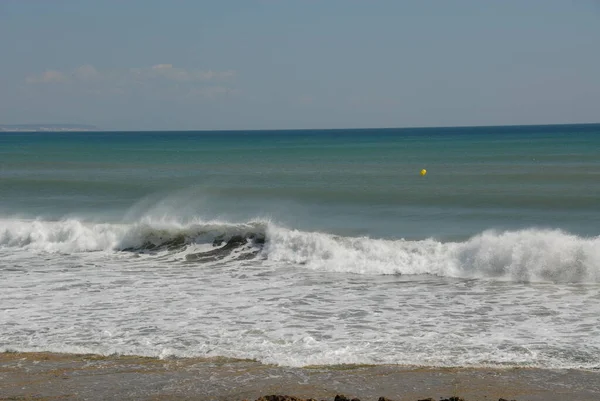 Kust Van Costa Blanca Met Golven Surfen Spanje — Stockfoto