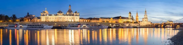 Dresden Pada Elbe Pada Jam Biru — Stok Foto