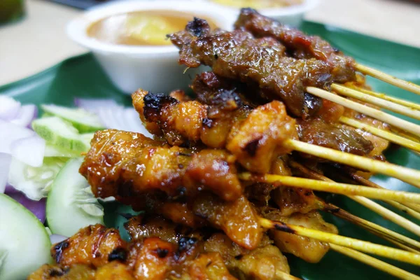 Mutton Pollo Satay Con Pepinos Picados Cebollas —  Fotos de Stock