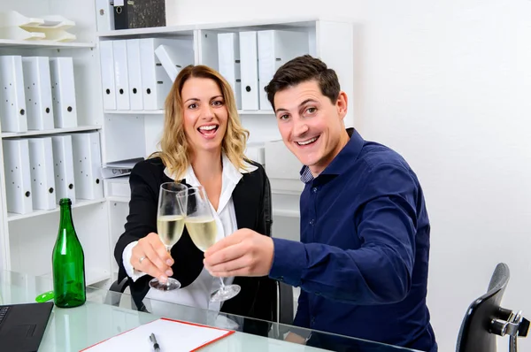 Young Businessman Businesswoman Celebrating Together Office — Stock Photo, Image