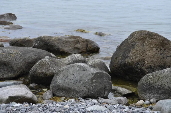 Steengroep Aan Kust Van Baltische Zee — Stockfoto