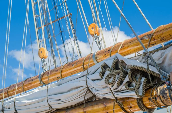 Folded Sail Mast Old Sailboat — Stock Photo, Image