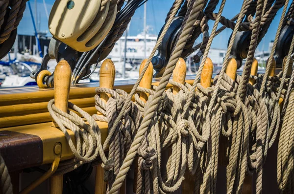 Riggning Däck Ett Gammalt Segelfartyg — Stockfoto