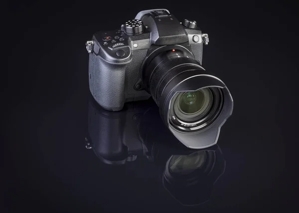 Dslr Photocamera Czarnym Tle — Zdjęcie stockowe