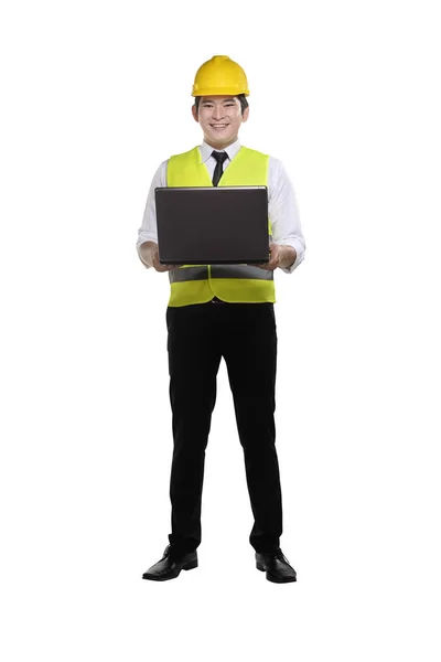 Glimlachende Aziatische Bouw Man Met Werknemer Uniform Holding Laptop Geïsoleerd — Stockfoto