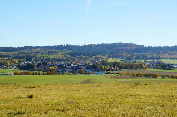 Municipio Kempfeld Distrito Birkenfeld Con Los Saudíes Altos Bosque — Foto de Stock