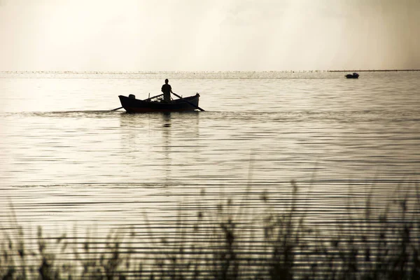 Sunset Lagoon Fishermen Return Approach Impending Storm Dawning Mediterranean Islands — Stock Photo, Image