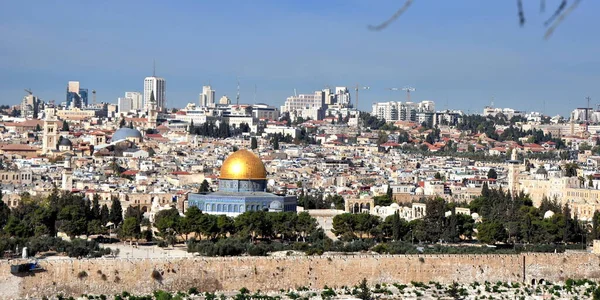 エルサレムの聖なる街を正面の岩のドームで眺め — ストック写真