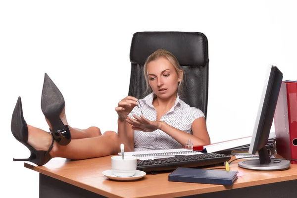 Empresaria Hace Las Uñas Manicura Lugar Trabajo Sobre Fondo Blanco — Foto de Stock