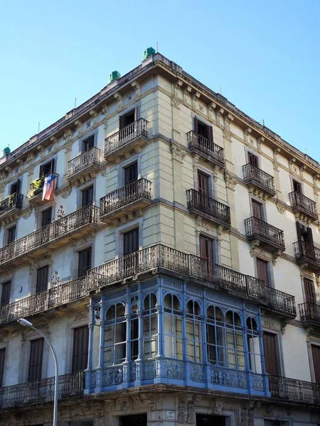 Altes Wohnhaus Barcelona — Stockfoto