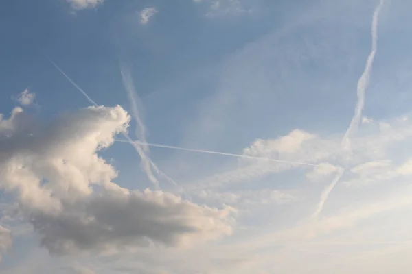 Ladrões Sol Céu Com Nuvens — Fotografia de Stock