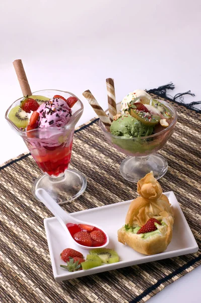 Three Kind Ice Cream Dessert — Stock Photo, Image
