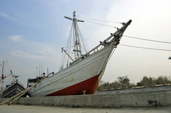 Vieja Docking Barco Puerto Sunda Kelapa Mediodía — Foto de Stock