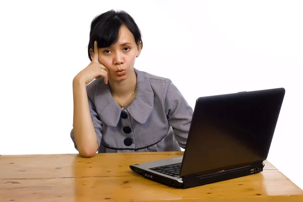 Schöne Asiatische Geschäftsfrau Stress Mit Laptop Auf Weißem Hintergrund — Stockfoto