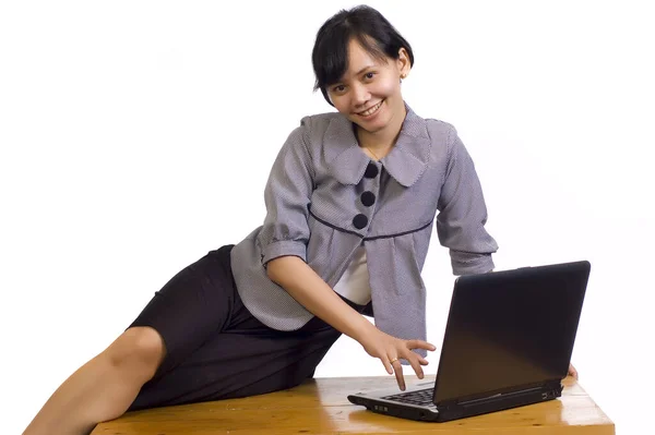 Asiática Mujer Negocios Sentarse Mesa Anf Sonrisa Con Ordenador Portátil —  Fotos de Stock