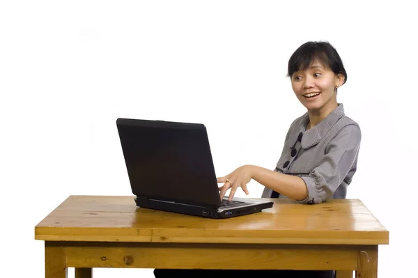 Asiática Mujer Negocios Sonrisa Uso Ordenador Portátil Sobre Fondo Blanco —  Fotos de Stock