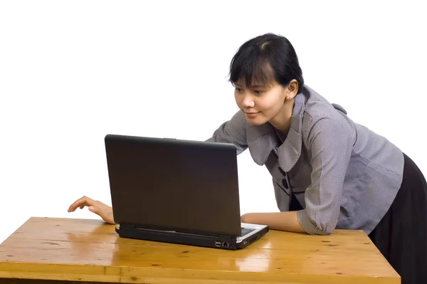 Asiático Mulher Negócios Sorriso Usando Laptop Fundo Branco — Fotografia de Stock