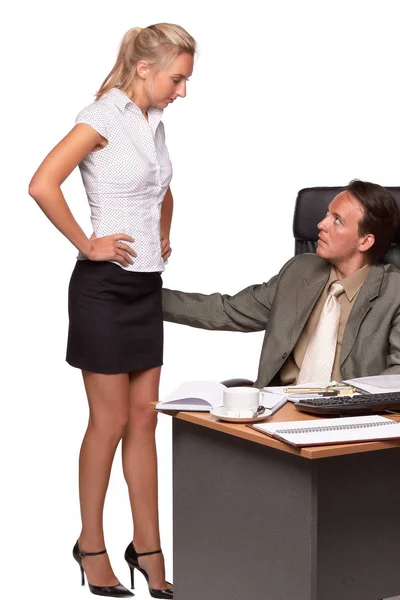 Molestowanie Seksualne Biurze Biznesmen Siedzący Biurze Dotyka Kobiecego Ciała Kolegi — Zdjęcie stockowe