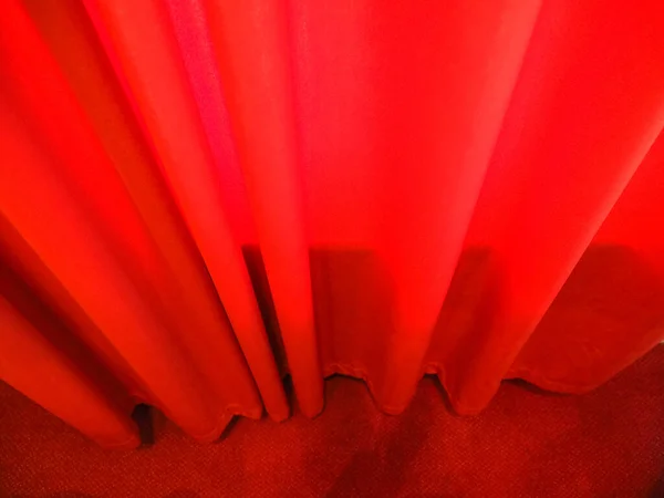 赤いカーテンのテクスチャ背景として役に立つ — ストック写真
