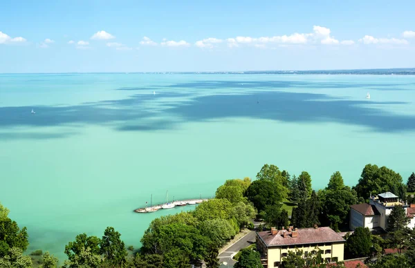 ハンガリー ティハニ半島から見たバラトン湖の風景 — ストック写真