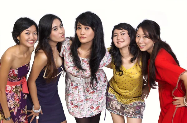 Grupo Feliz Mujeres Jóvenes Atractivas Sonriendo Aisladas Sobre Fondo Blanco — Foto de Stock