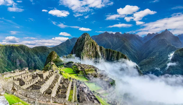 Overview Machu Picchu Agriculture Terraces Wayna Picchu Surrounding Mountains Background — Stock Photo, Image