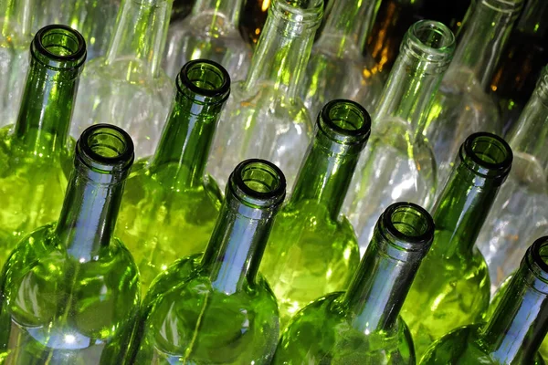 Vinfärgade Glasflaskor — Stockfoto