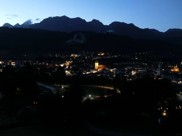 Schladding Bei Nacht Mit Dachstein Und Himmel — Stockfoto