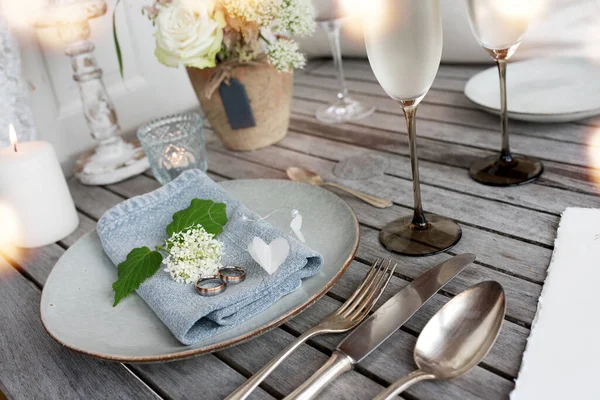 婚宴用老式木制餐桌装饰餐桌 — 图库照片