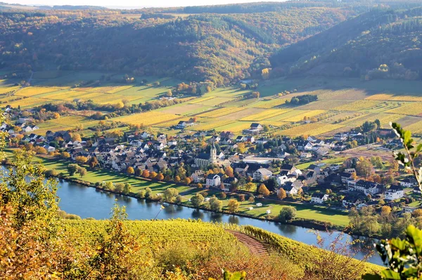 Naturskön Utsikt Över Atmosfäriskt Bylandskap — Stockfoto