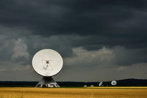 Clouds Threatening Satellite Dish Cornfield — Stock Photo, Image