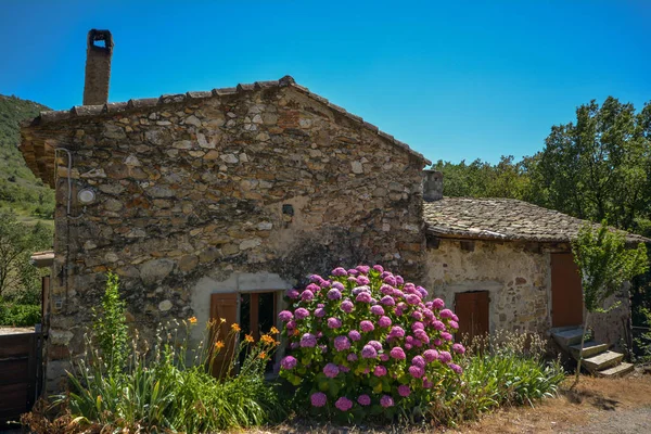 Ardeche Deki Eski Taş Bina — Stok fotoğraf