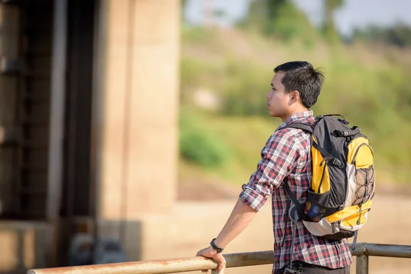 Backpackers Touring Floodgates — Stock Photo, Image