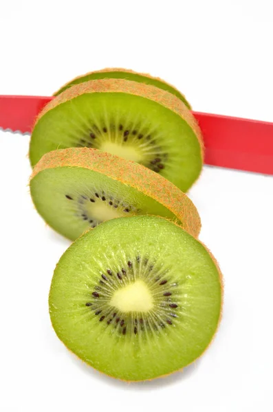 Kiwi Med Röd Kniv Vit Bakgrund — Stockfoto