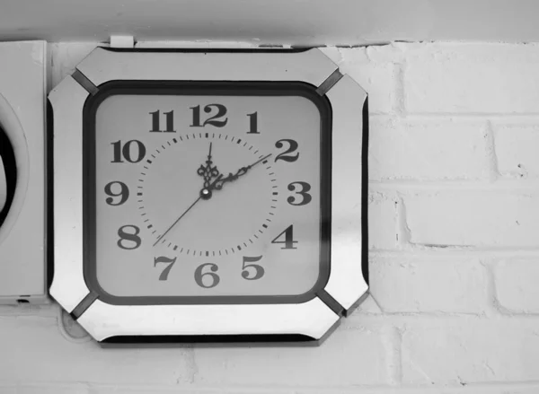 Foto Preto Branco Antique Clock Mounted Wall — Fotografia de Stock