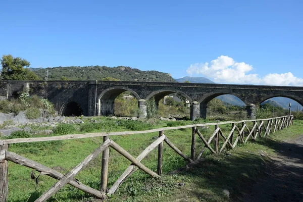 Köprü Castiglione Sicilia Sicilya Sokak Trafik Talya Köprü Trafik Castigghiuni — Stok fotoğraf