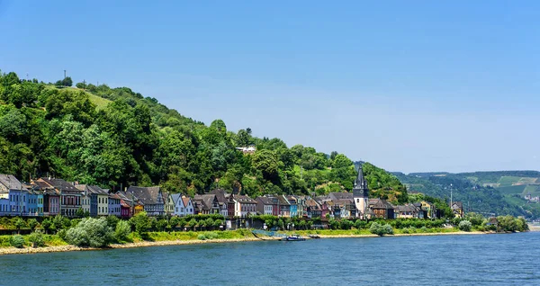 Niederheimbach Stad Rhine Kerk Huis Oever Boot Steiger — Stockfoto