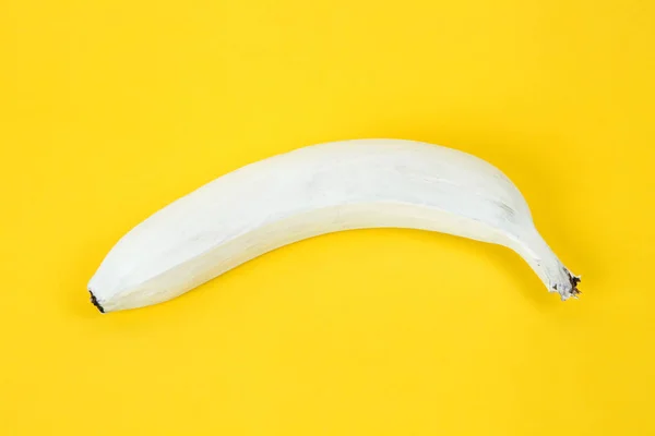 White Banana Yellow Background Colors Have Been Reversed Fun Minimal — Stock Photo, Image