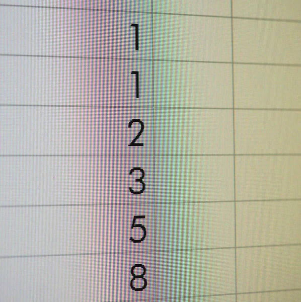 Spreadsheet Met Fibonacci Sequentie Een Computerscherm — Stockfoto