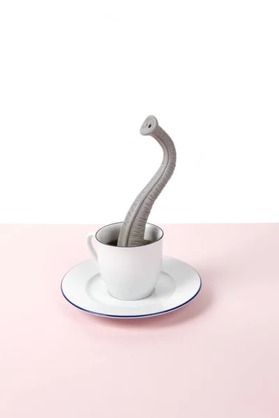 Tronc Éléphant Émergeant Une Petite Tasse Café Design Comme Cachait — Photo