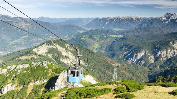 Gôndola Teleférico Aéreo Eleva Turistas Topo Montanha Alpspitze Nos Alpes — Fotografia de Stock