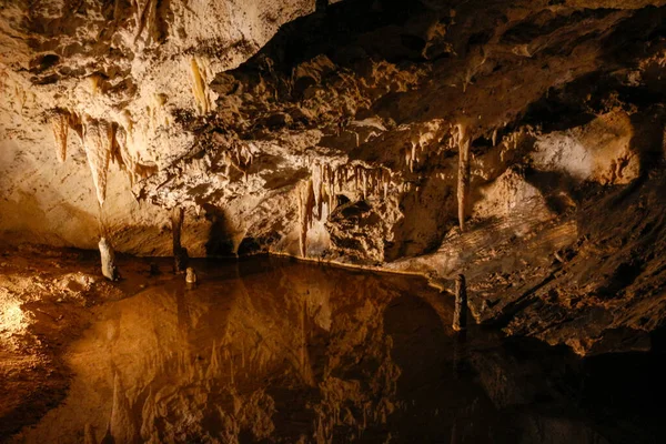 Uma Bela Vista Concreto Carbonato Caverna Corchia Recentemente Aberto Tuscany — Fotografia de Stock