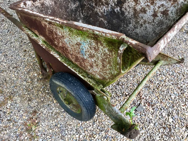 Brouette Très Ancienne Rouillée Pour Déchets Jardin — Photo