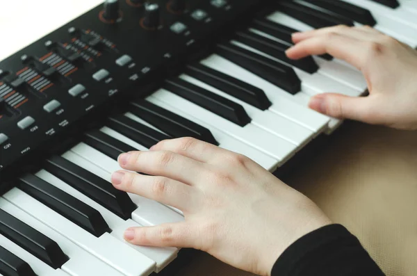 Woman Black Jacket Plays Synthesizer Two Hands Frame — Stock Photo, Image