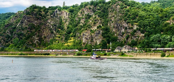Fluss Lotse Rhein Boot Zug Wagen Felsen Wald — Stockfoto
