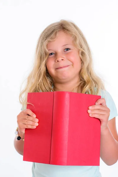 Γλυκό Ξανθό Κορίτσι Κόκκινο Βιβλίο Μπροστά Από Λευκό Φόντο — Φωτογραφία Αρχείου