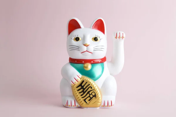 Maneki Neko Gato Plástico Simbolizando Sorte Riqueza Pop Fundo Colorido — Fotografia de Stock