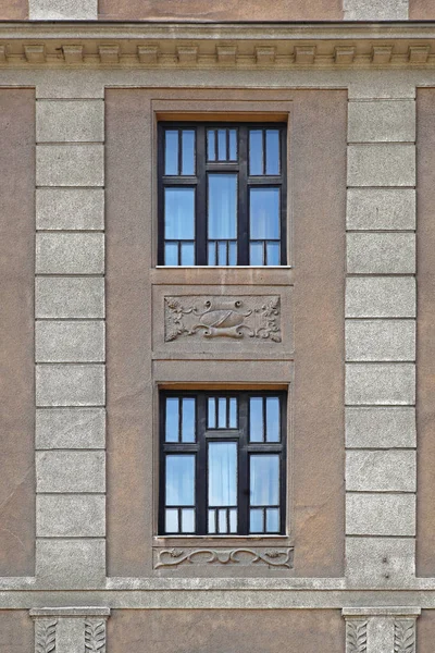 스코페에서 창문으로 건물을 — 스톡 사진