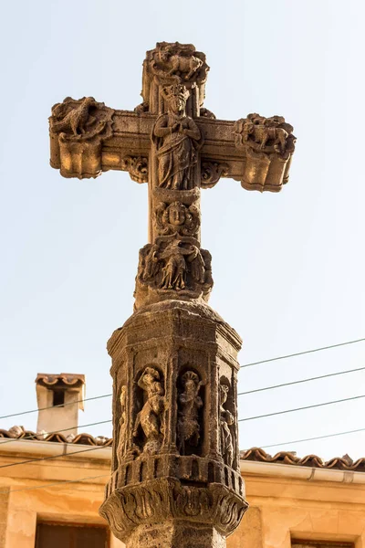 Fechar Pedra Velha Cruz Cristã Religiosa Com Monte Ornamentos — Fotografia de Stock